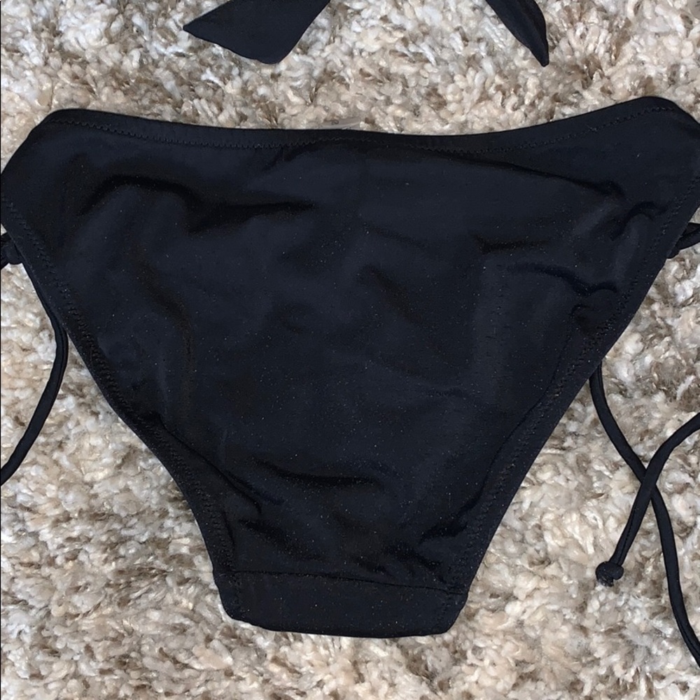 Victoria’s Secret string bikini - Picture 4 of 4